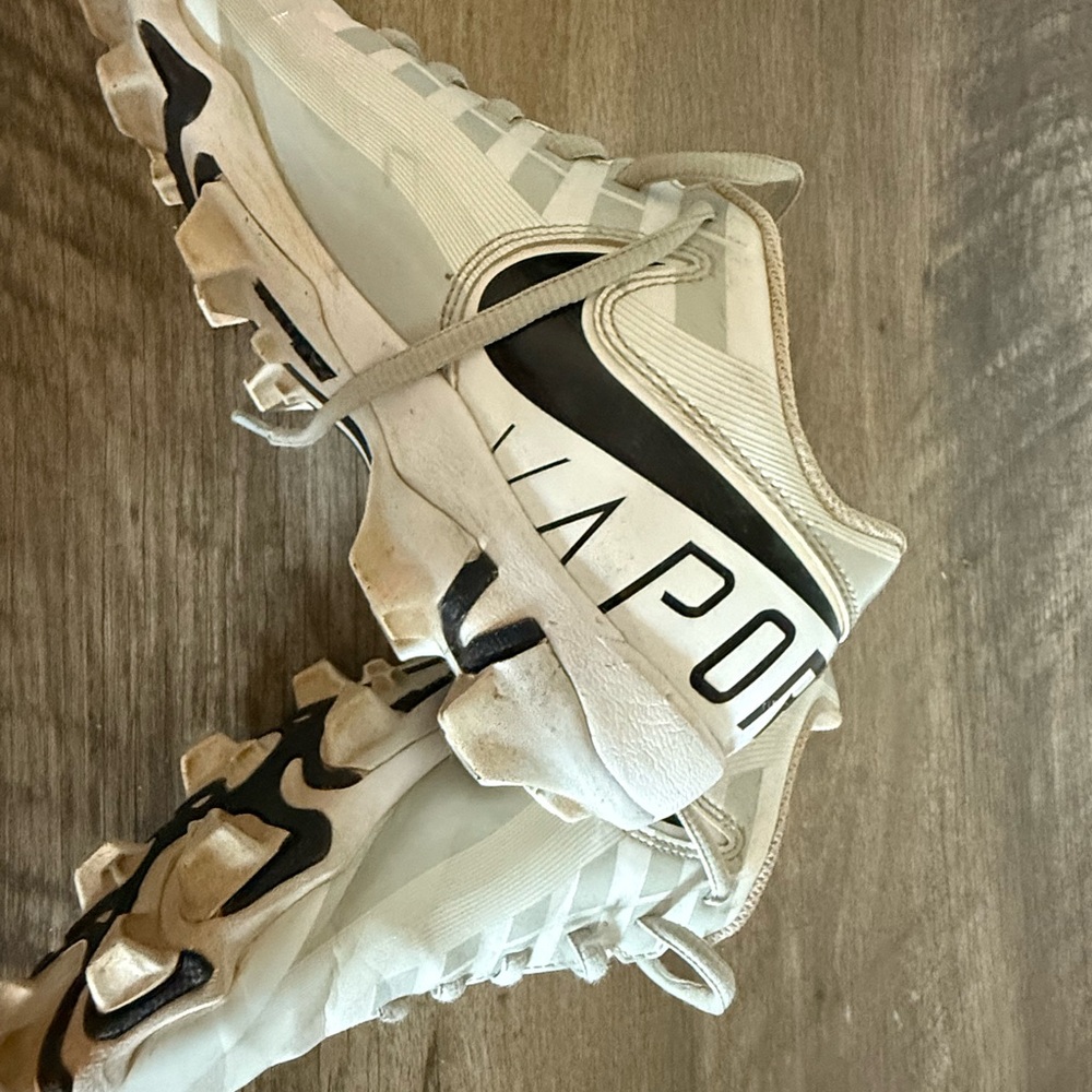 Nike White vapor cleats Kids
